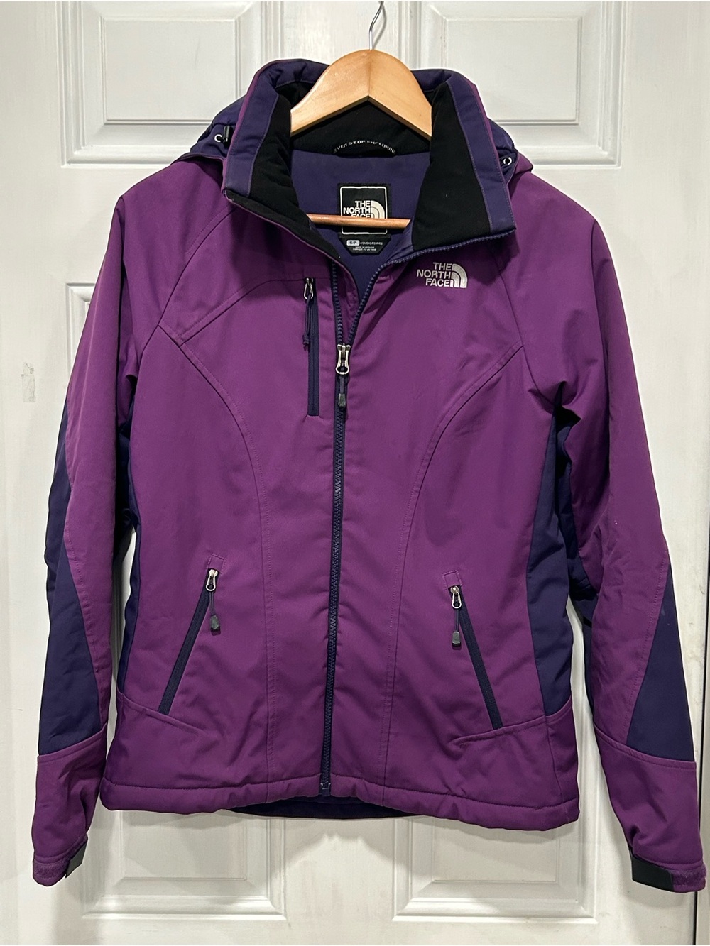 The North Face Women's Apex Elevation Insulated Softshell Jacket Purple Size M